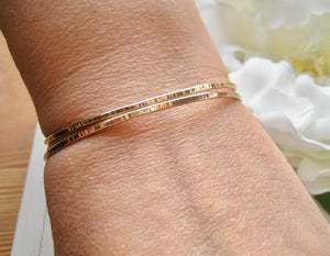14K gold filled rund stelt armband ring med hamrad yta, Armring