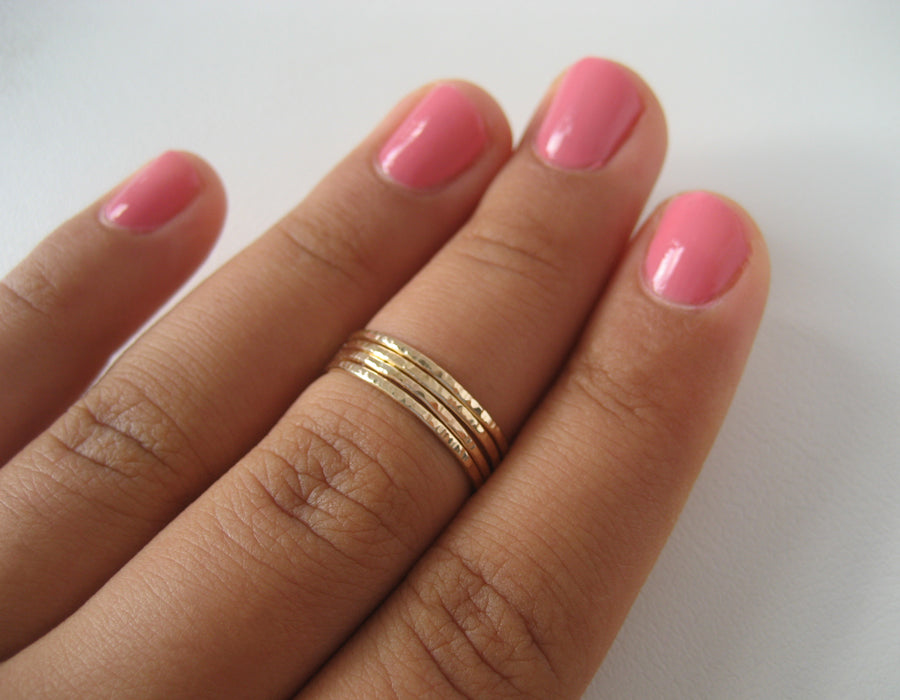Tunn hamrad ring i 14k gold filled, knogring, tumring