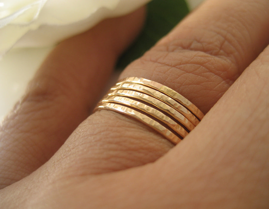 Tunn hamrad ring i 14k gold filled, knogring, tumring