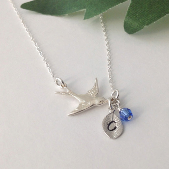 Flygande fågel halsband med bokstav och Swarovski månadssten
