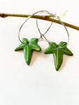 Murgröna blad örhängen i glasemalj och äkta silver