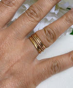 Ringar dam set med 5 ringar i 14k gold filled, slät ring hamrad ring twist ring