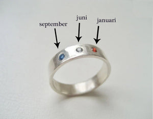 Sterling silver ring med cz månadssten, Bred ring med stenar i cubic zircon
