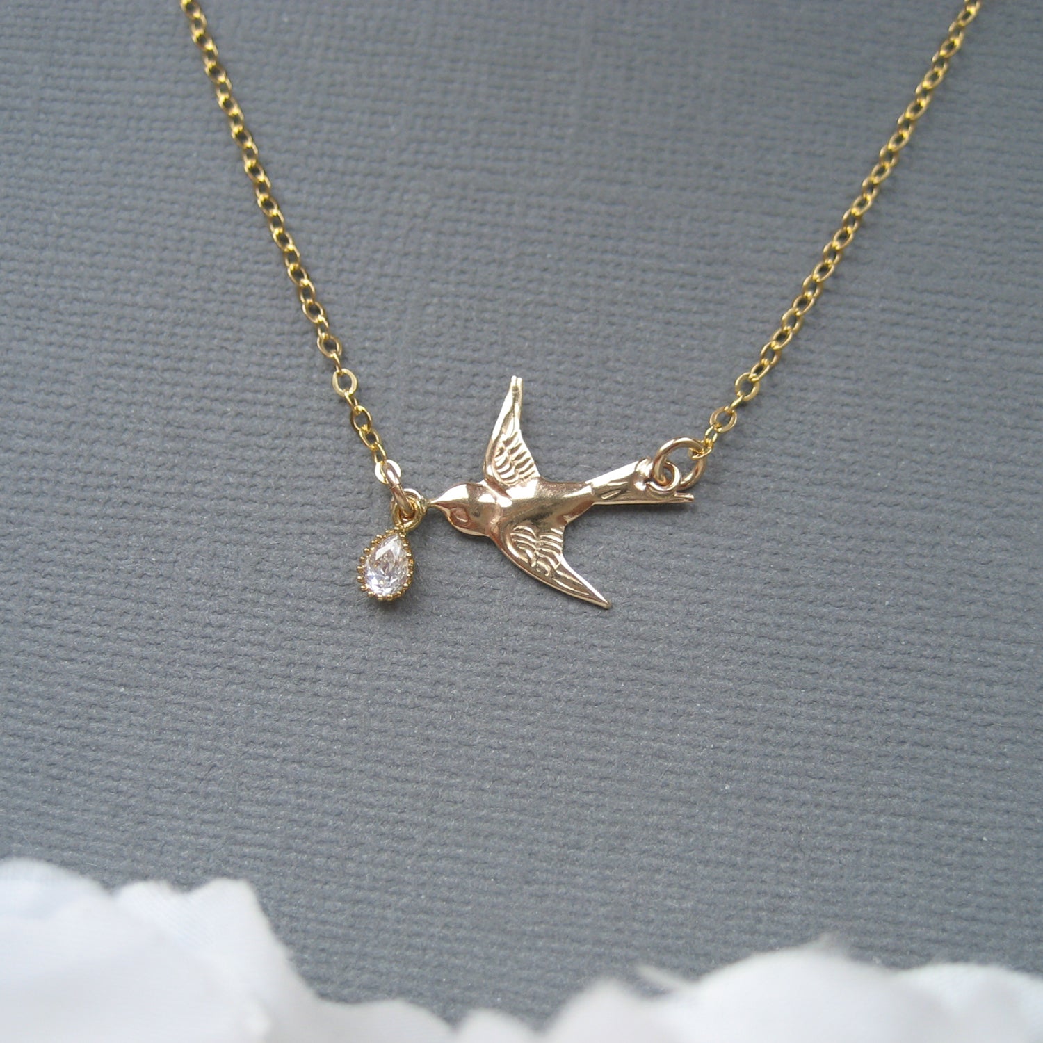 Flygande Svala guldfylld halsband, 14k gold filled halsband Svala med cubic zircon