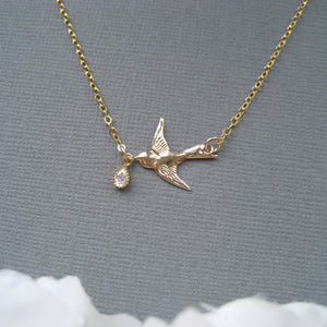 Flygande Svala guldfylld halsband, 14k gold filled halsband Svala med cubic zircon