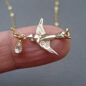 Flygande Svala guldfylld halsband, 14k gold filled halsband Svala med cubic zircon