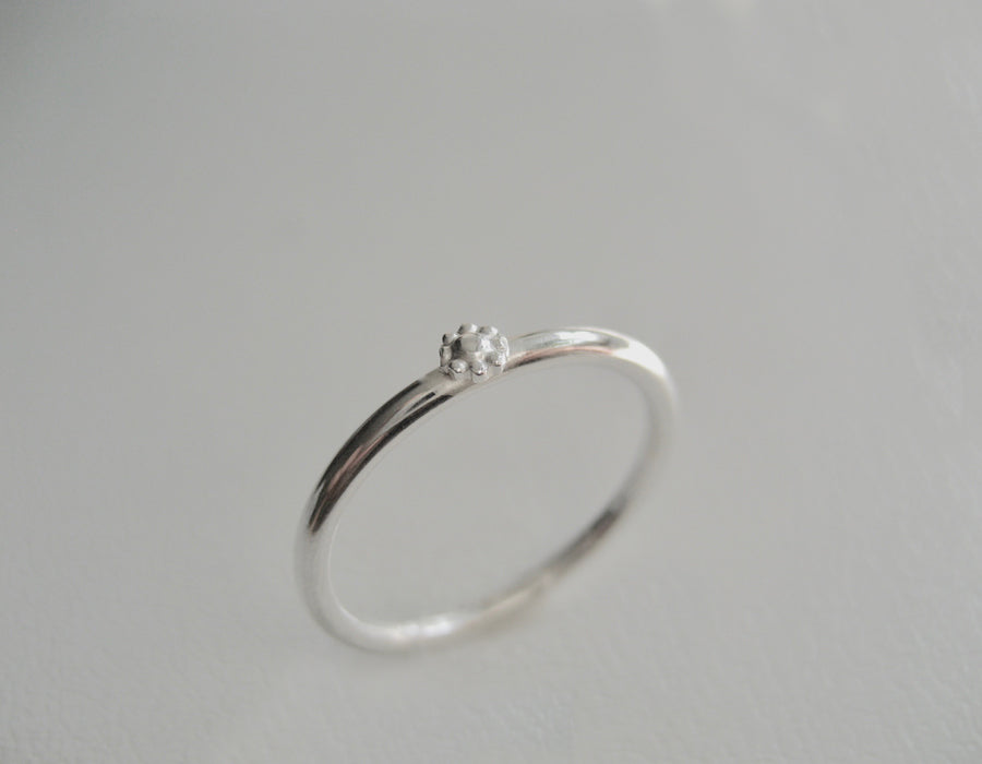 Ring med en liten blomma slät ring Sterling silver 925