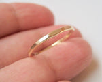 Hamrad fasetterad ring i 14k gold filled, unisex ring, tumring