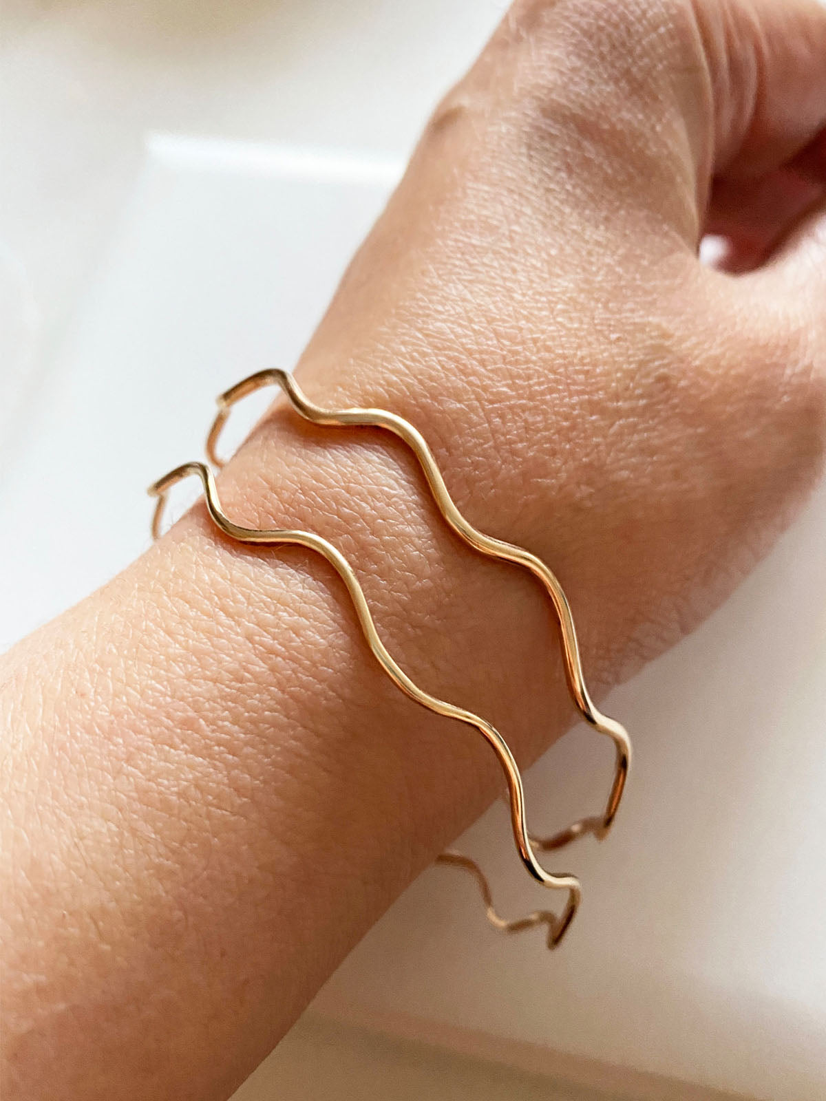 Armring vågig 14k gold filled, wave armband guldfylld