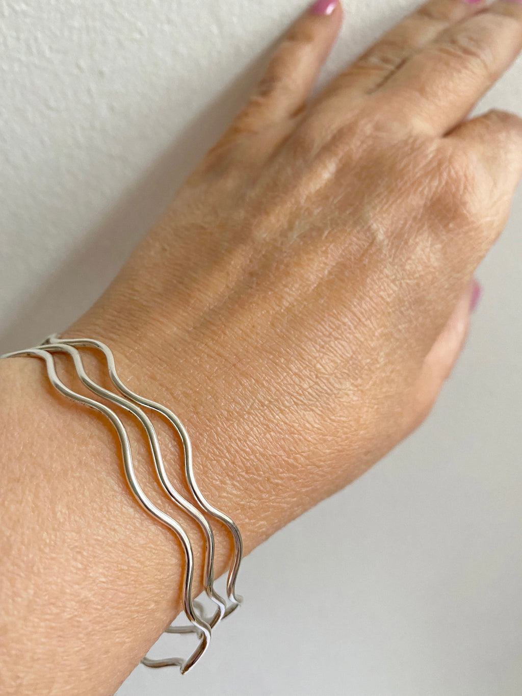 Stelt vackert armband vågor